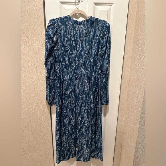 Chelsea28 Nordstrom Celeste Stripe Blue-Ivory Midi Dress V-neck , size M - Picture 6 of 11